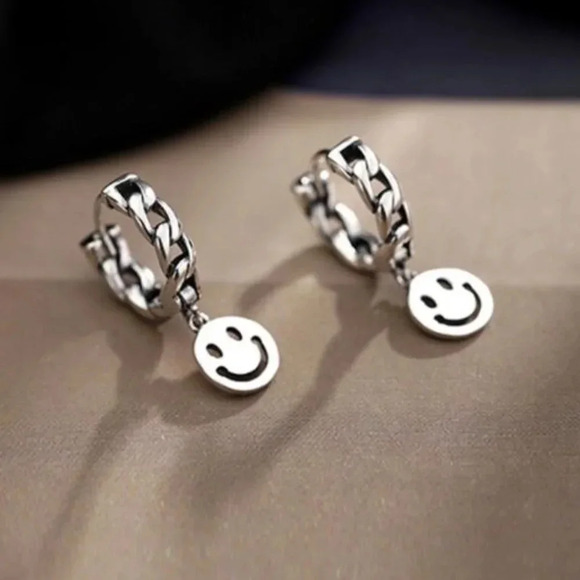 925 Sterling Silver Happy Face Hoop Huggie Earrings Chain Link Smile Earrings - Picture 1 of 5